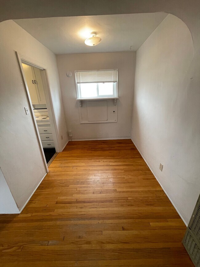 Building Photo - 2214 D St