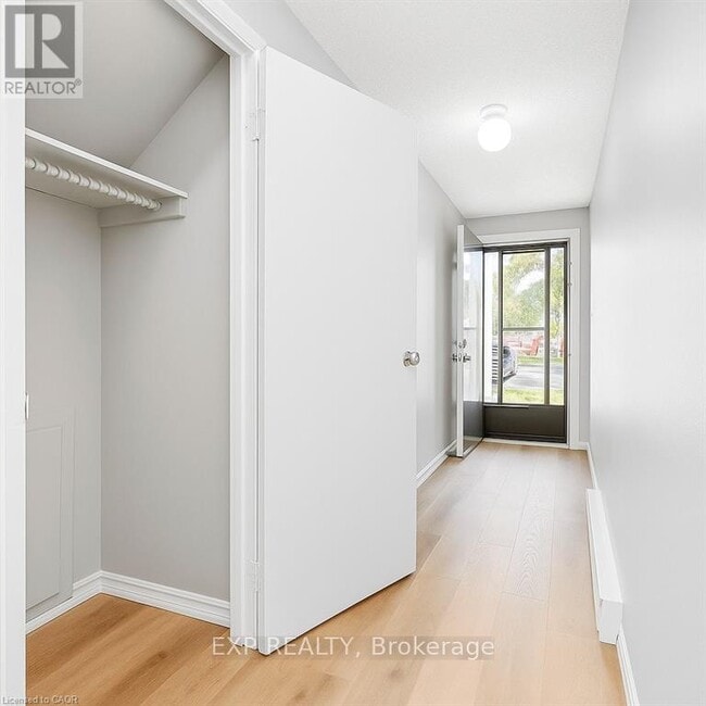 Photo du bâtiment - 1200-1200 Courtland Ave E