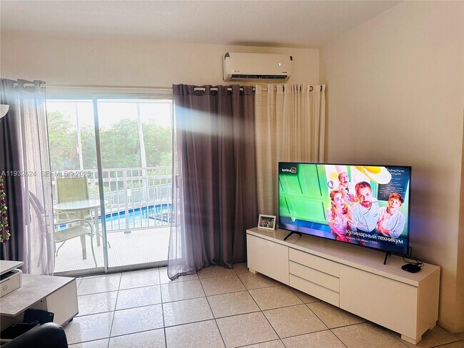 Foto del edificio - 1560 NE 127th St