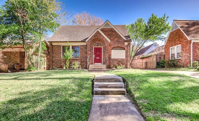 Building Photo - 1741 Idylwood Dr