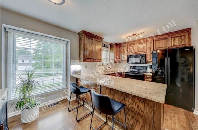 Building Photo - Beautiful Updated 3 Bed 3 Bath Home in Ove...