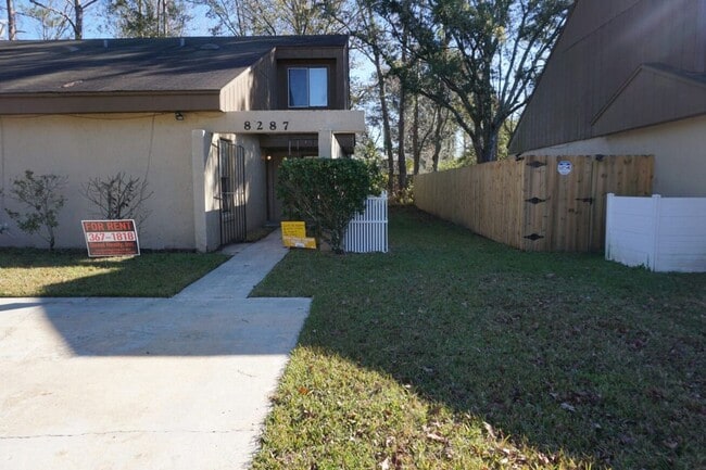 2 Bedroom 2 Bathroom Townhome near NAS Jax - 2 Bedroom 2 Bathroom Townhome near NAS Jax