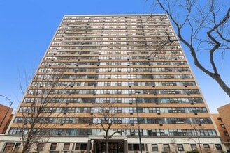 Building Photo - 6030 N Sheridan Rd