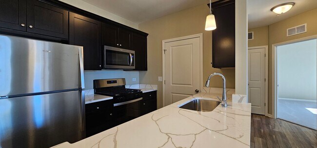 Building Photo - 1 Bedroom, 1 Bathroom, Mid, First floor, Apartment