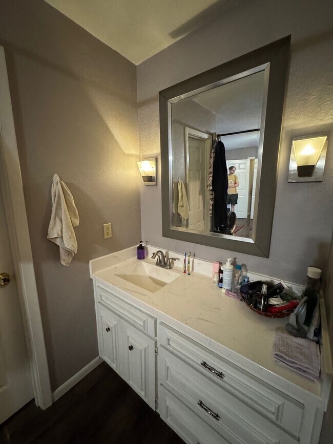 Foto del edificio - Corner Lot Home with Beautiful Trees