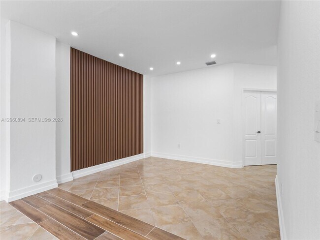 Foto del edificio - 5502 NW 112th Ct