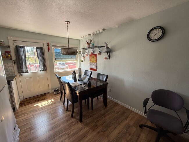 Foto del edificio - North Westminster Charmer | 4 Bed, 2 Bath with Backyard Oasis