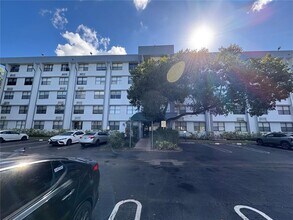 Building Photo - 2401 Riverside Dr