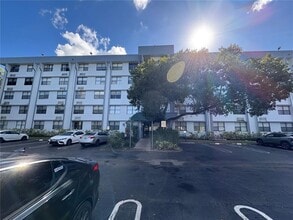 Building Photo - 2401 Riverside Dr