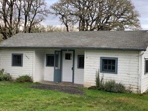 Building Photo - 1807 SW Brooklane Dr