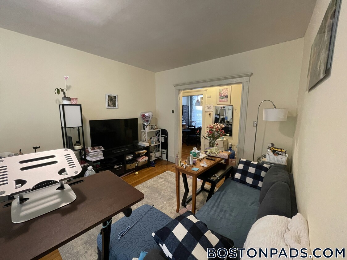 Primary Photo - 211 Park Dr