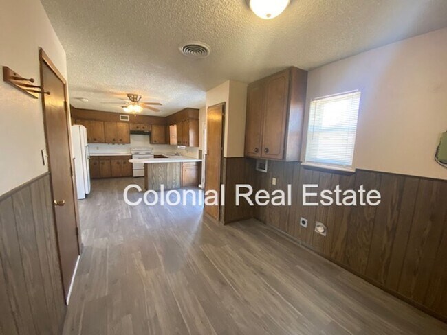 Foto del edificio - 3 Bed/2 Bath home with fresh updates!