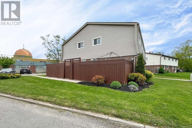 Building Photo - 743-743 Cypress Ave