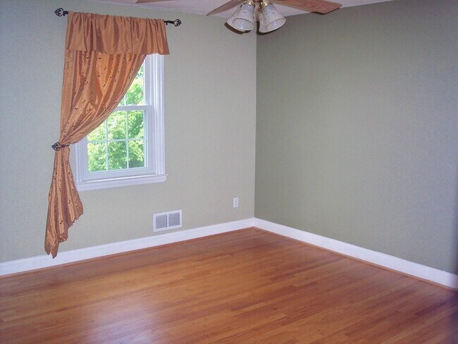 Foto del edificio - 3 Bedroom EOG Townhome in Catonsville