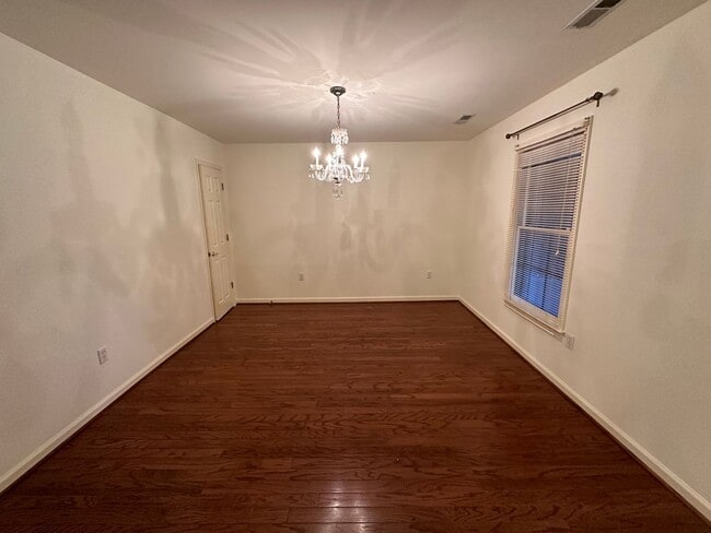 Building Photo - One Level Townhome in Forest