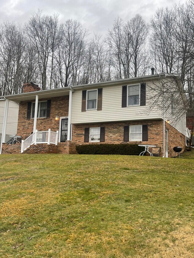 396 Tolbert Farm Rd, Beckley, WV 25801 Apartments in Beckley, WV