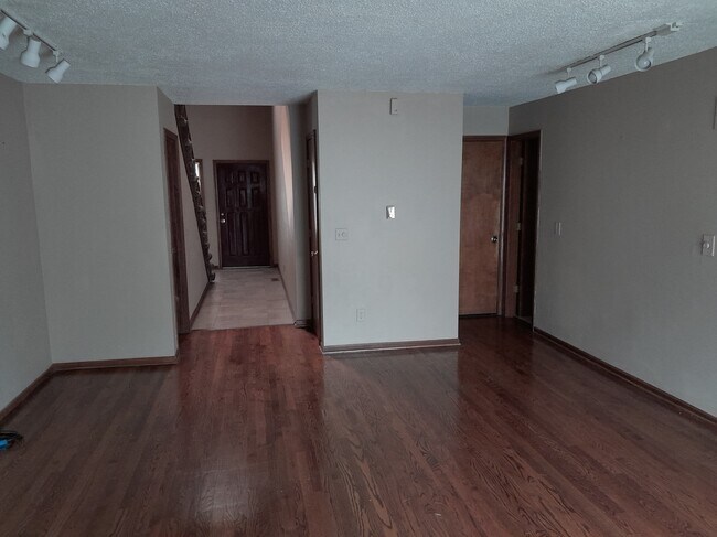 Building Photo - 10814 W 116th Ter