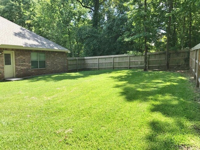 Foto del edificio - 13633 Hidden Valley Dr
