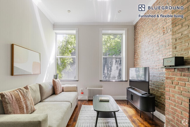 Building Photo - 562 Hudson St