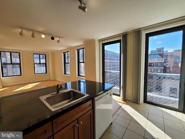 Building Photo - 631 D St NW