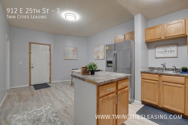 Foto del edificio - 912 E 25th St