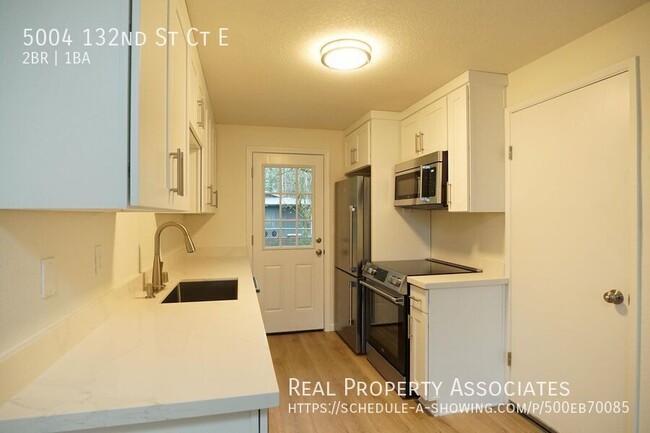 Building Photo - Newly Renovated Two Bedroom Duplex Home wi...