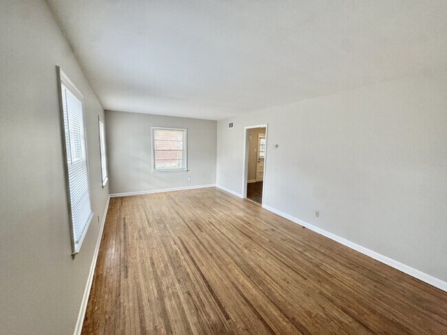 Building Photo - 3594 W Sutton Dr