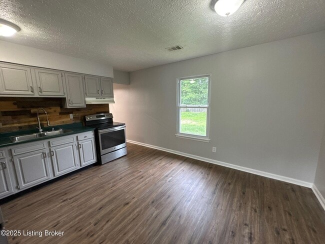 Building Photo - 9705 Turnpike View Dr