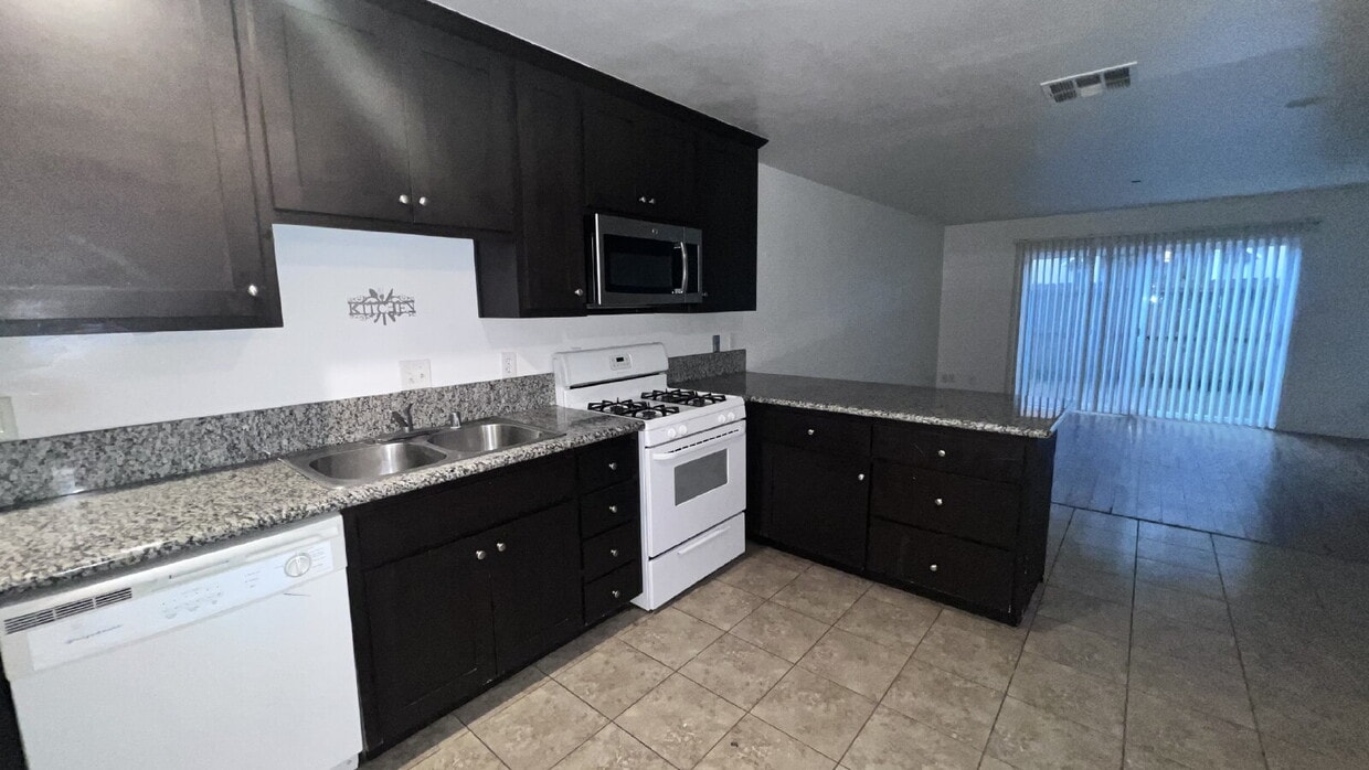 Foto del edificio - 1116 Evelyn Ln