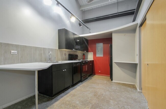 Building Photo - 940 Pitner Ave