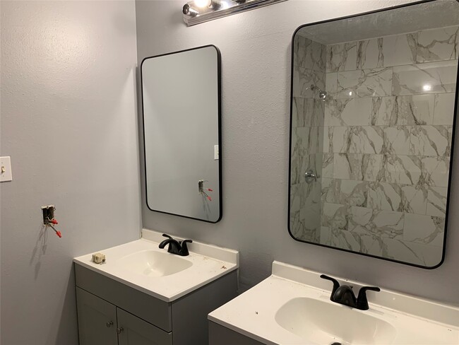 Foto del edificio - 7022 Harpers Dr