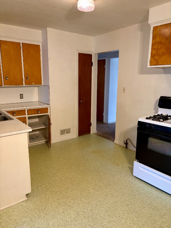 Foto del edificio - 5813 Edwards Ave