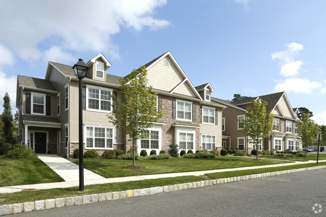 Building Exterior - Woodhaven Commons