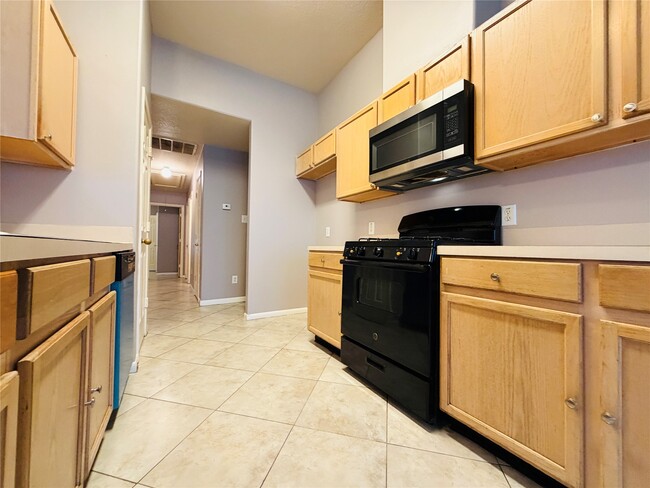 Building Photo - 19730 Cozy Cabbin Dr