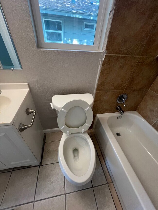Foto del edificio - Clean Gem at 1108 Libery Ave