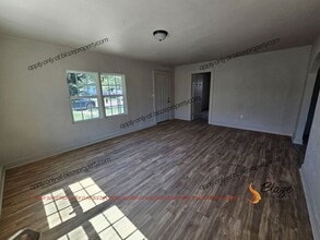 Building Photo - 1527 SE 8th Ave