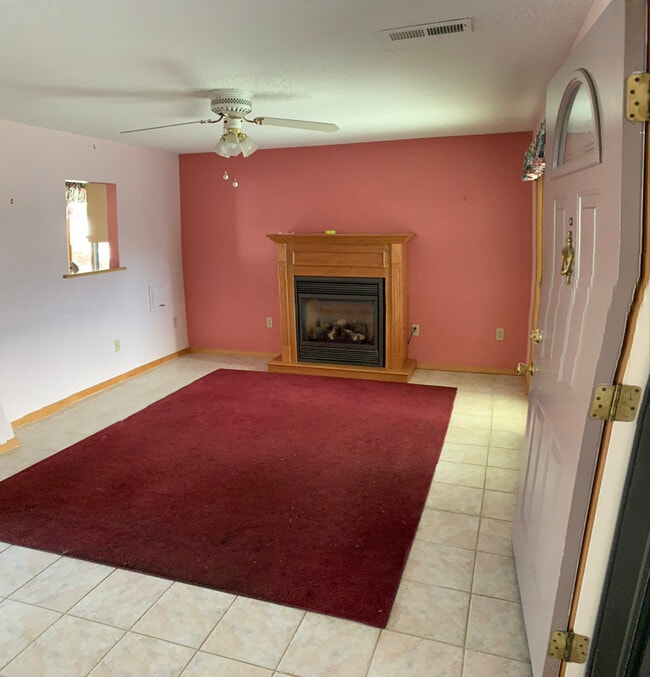 Building Photo - 43 Commons Dr