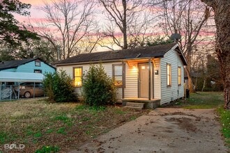 Building Photo - 1711 Severine St