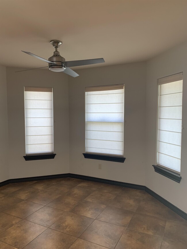 Building Photo - 3129 Rosco Dr