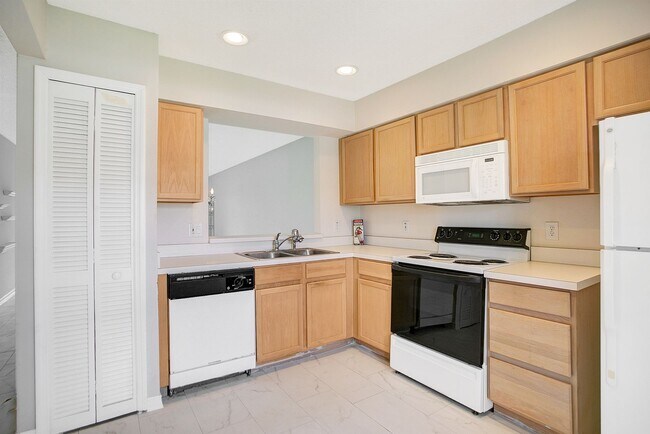 Building Photo - 13324 Fairway Glen Dr