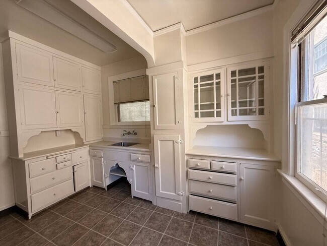 Building Photo - 2br - 780ft2 - Prime location! One block to UCB