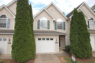 Building Photo - 2411 Avonlea Ln