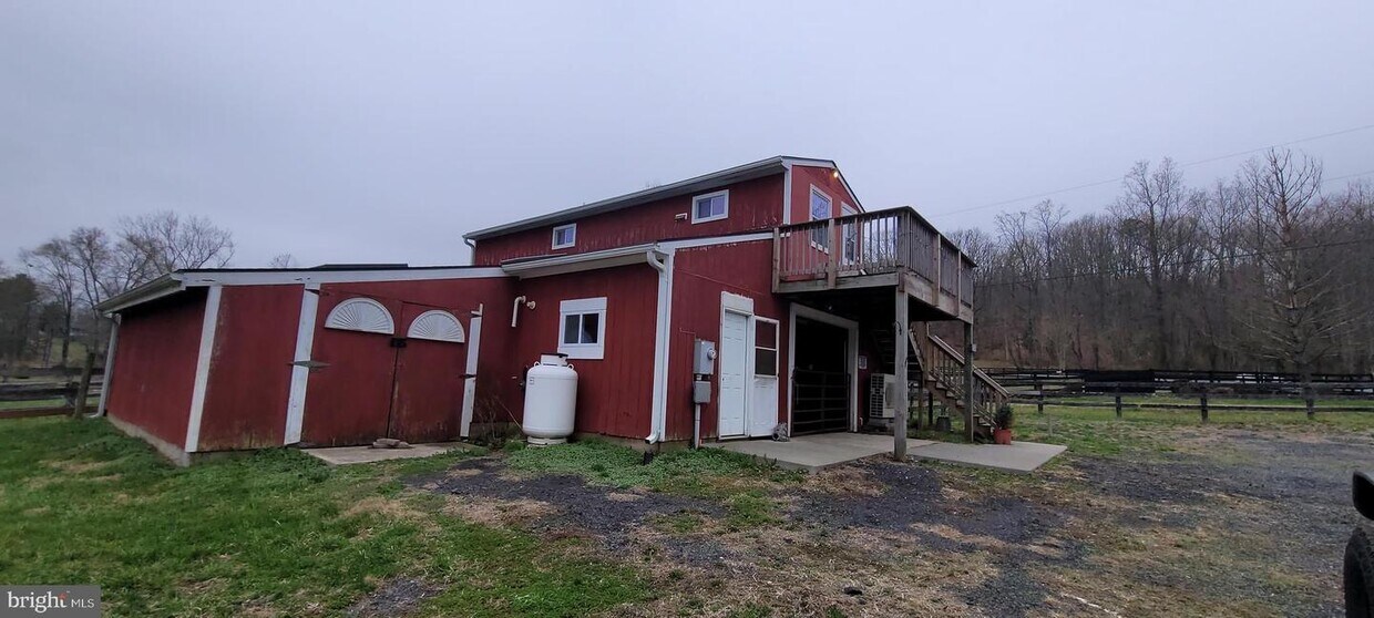 23376 New Mountain Rd, Aldie, VA 20105 Room for Rent in Aldie, VA