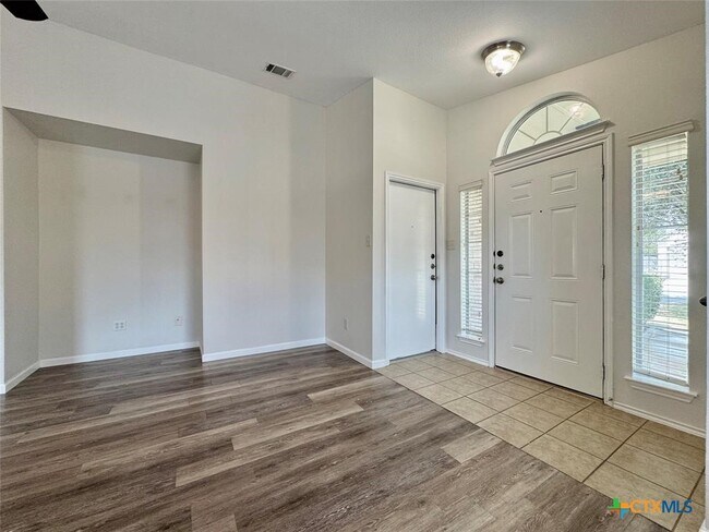 Foto del edificio - 916 Gentry Dr