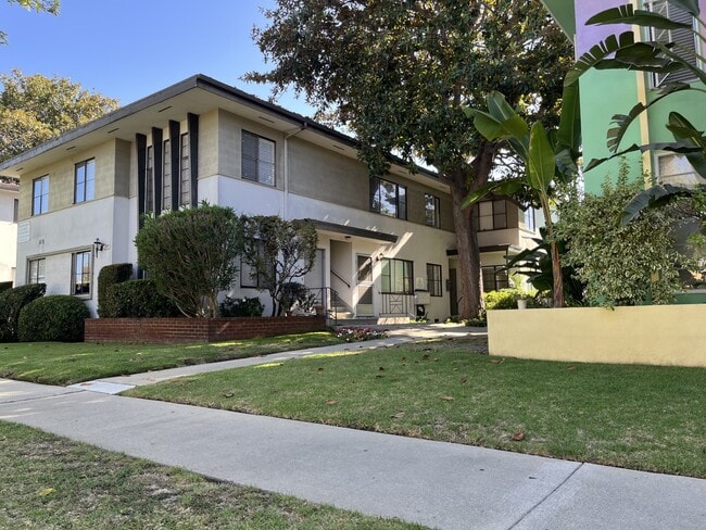 Building Photo - 3171 S Barrington Ave