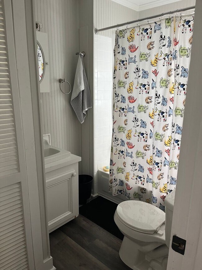 Building Photo - Newly Renovated Three Bedroom House in West Ashley