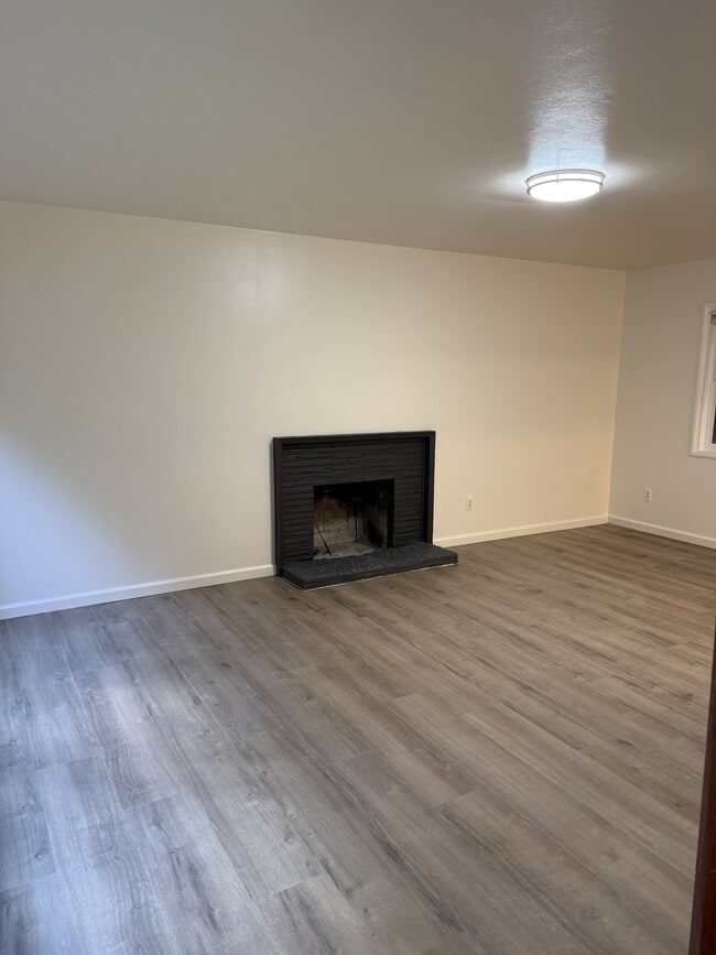 Building Photo - 1454 Beverly Dr