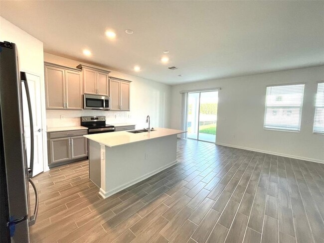 Building Photo - 6231 Lakepine St