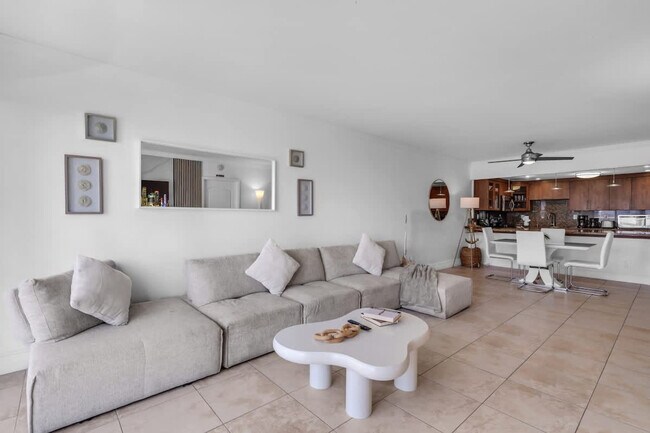 Foto del edificio - 19370 Collins Ave