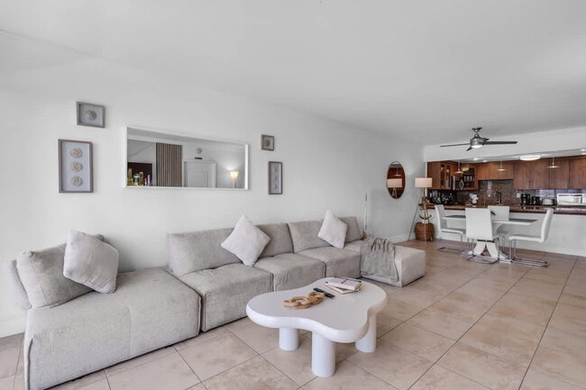 Foto del edificio - 19370 Collins Ave